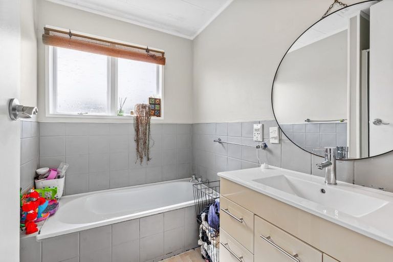 Photo of property in 83 Sunnyvale Road, Massey, Auckland, 0614