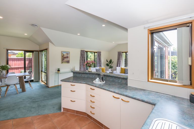 Photo of property in 6 Oakview Lane, Cashmere, Christchurch, 8022