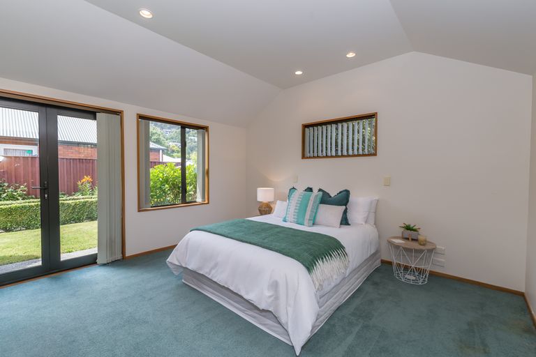 Photo of property in 6 Oakview Lane, Cashmere, Christchurch, 8022