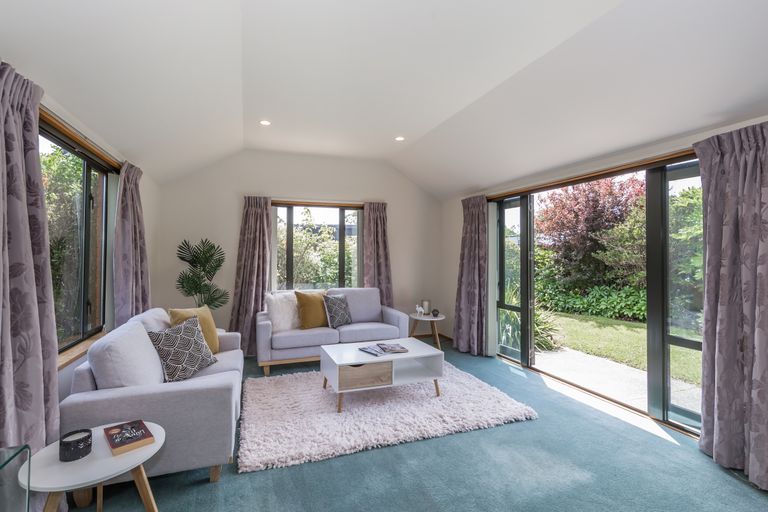 Photo of property in 6 Oakview Lane, Cashmere, Christchurch, 8022