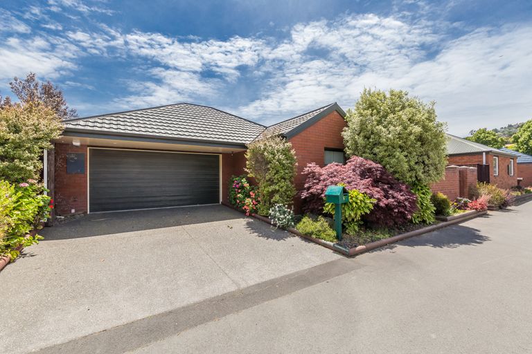 Photo of property in 6 Oakview Lane, Cashmere, Christchurch, 8022