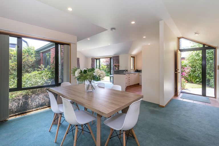 Photo of property in 6 Oakview Lane, Cashmere, Christchurch, 8022