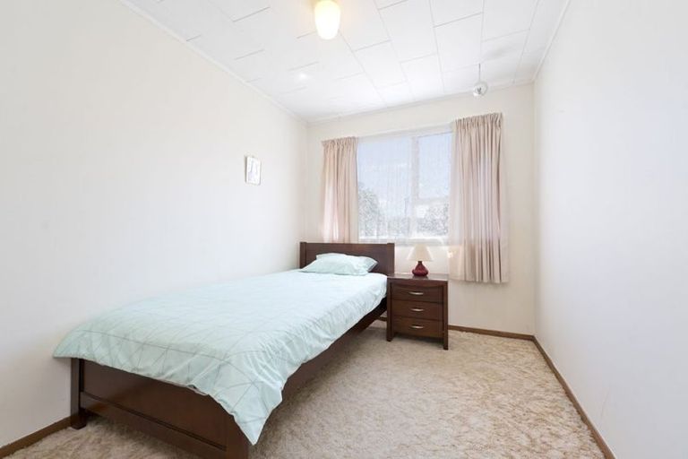 Photo of property in 19 Pankhurst Place, Sunnyvale, Auckland, 0612