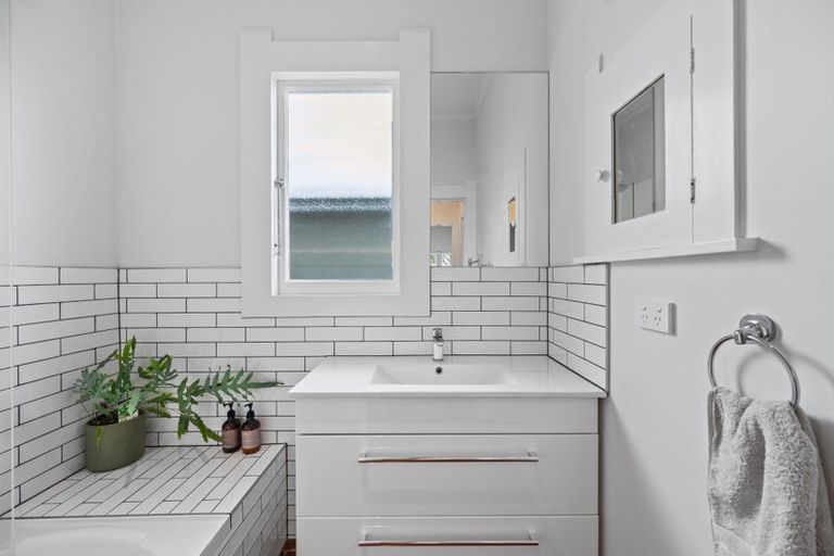 Photo of property in 128 Vigor Brown Street, Napier South, Napier, 4110