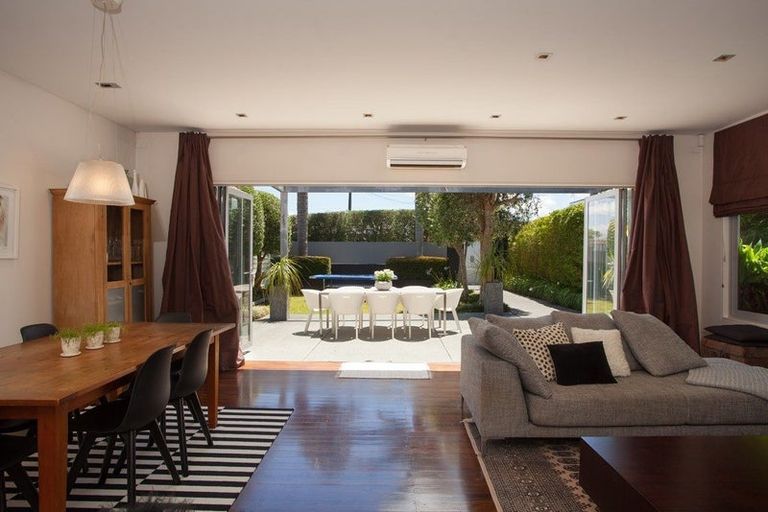 Photo of property in 8 Weona Place, Westmere, Auckland, 1022
