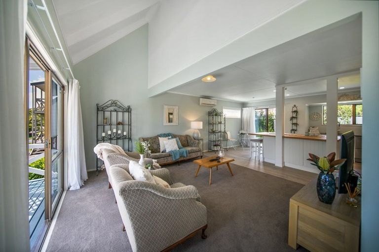 Photo of property in 2/11 Cairngorm Place, Highland Park, Auckland, 2010