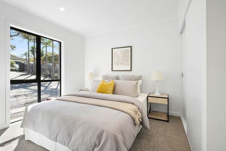 Photo of property in 20 Baulcomb Parade, Windsor Park, Auckland, 0632