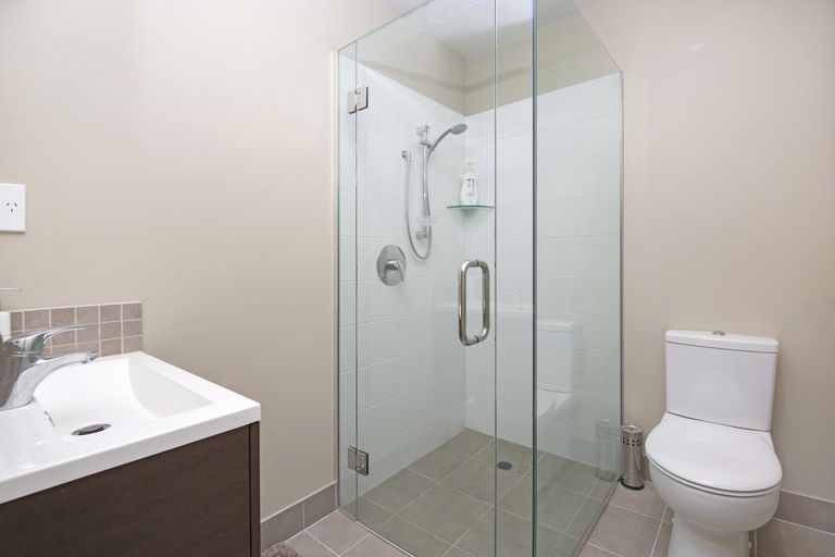 Photo of property in 50 Royalle Mews, Botany Downs, Auckland, 2010