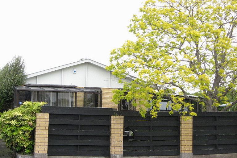 Photo of property in 11 Beeston Place, Redwood, Christchurch, 8051