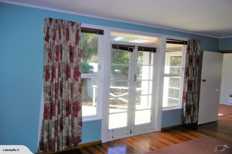 Photo of property in 15 Tawa Street, Tawa, Wellington, 5028