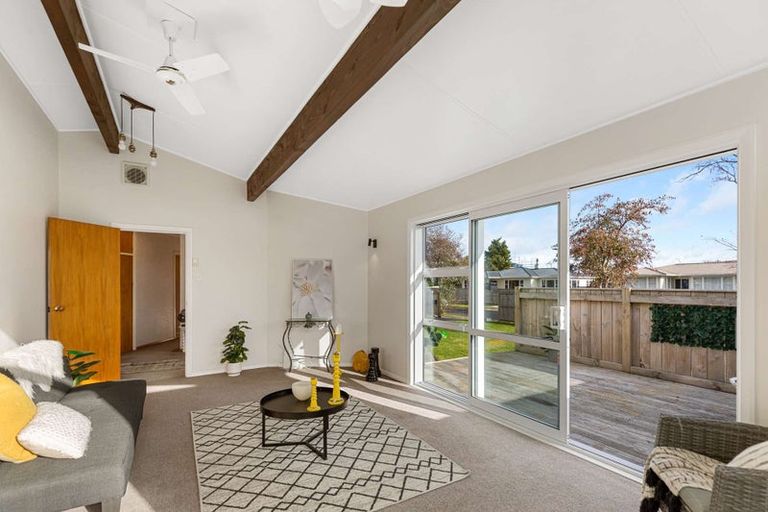 Photo of property in 6 Abraham Crescent, Milson, Palmerston North, 4414
