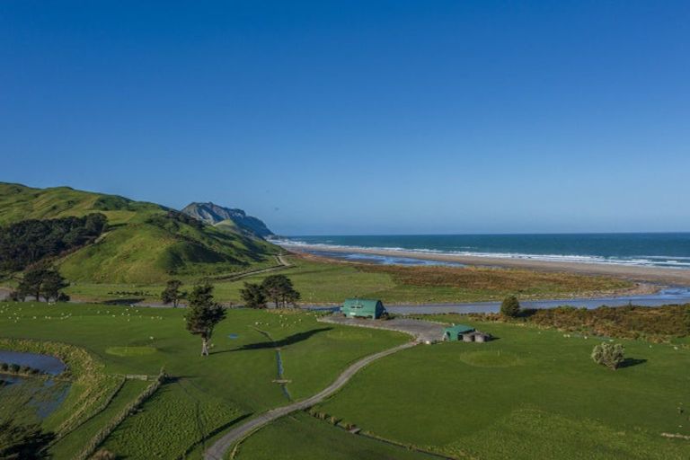 Photo of property in 79 Seaview Road, Herbertville, 4970