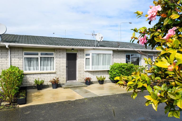 Photo of property in 2/299 Ruahine Street, Terrace End, Palmerston North, 4410