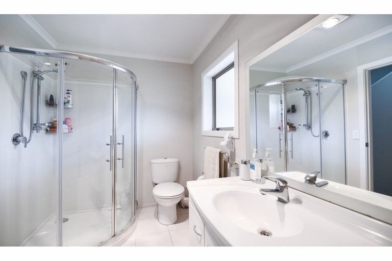 Photo of property in 62/64 Kawaha Point Road, Kawaha Point, Rotorua, 3010