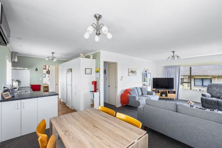 Photo of property in 2/38 Albatross Road, Red Beach, 0932