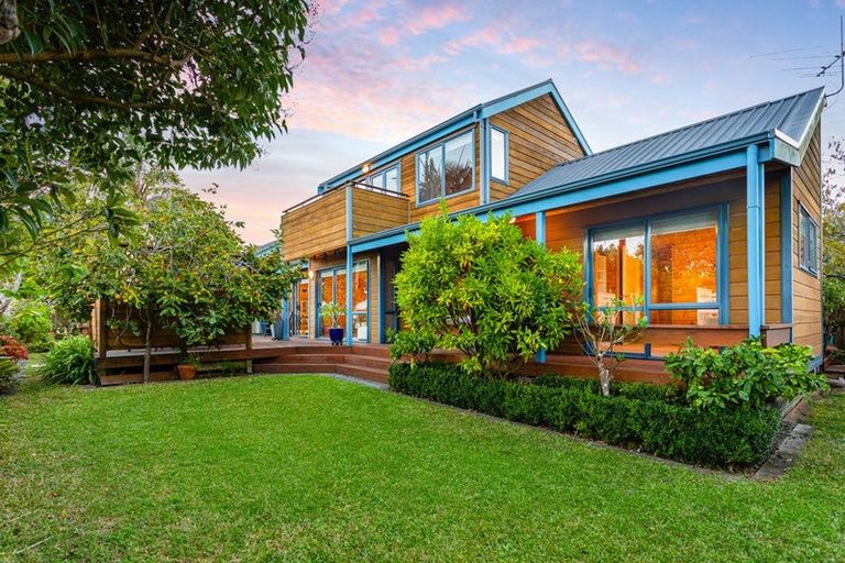 Photo of property in 2/397 East Coast Road, Mairangi Bay, Auckland, 0630