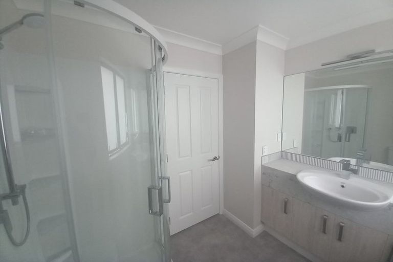 Photo of property in 111 Bleakhouse Road, Mellons Bay, Auckland, 2014