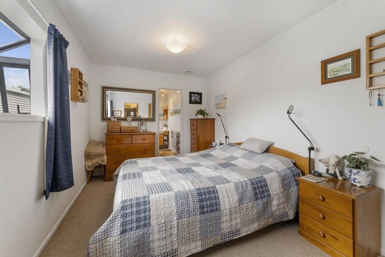 Photo of property in 33 Rutherford Drive, Waikanae Beach, Waikanae, 5036