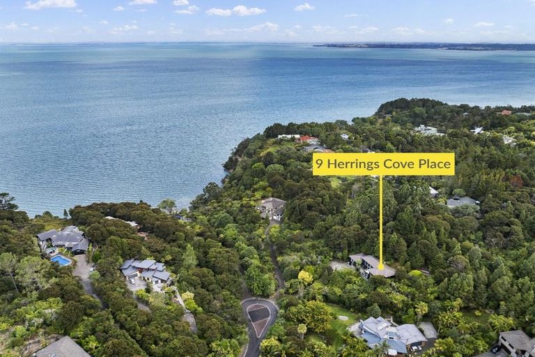 Photo of property in 9 Herrings Cove Place, Titirangi, Auckland, 0604