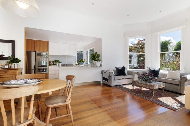 Photo of property in 6 Glade Place, Birkenhead, Auckland, 0626