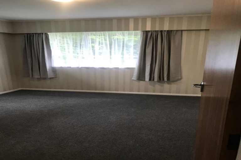 Photo of property in 3 Cyril Way, Paparangi, Wellington, 6037