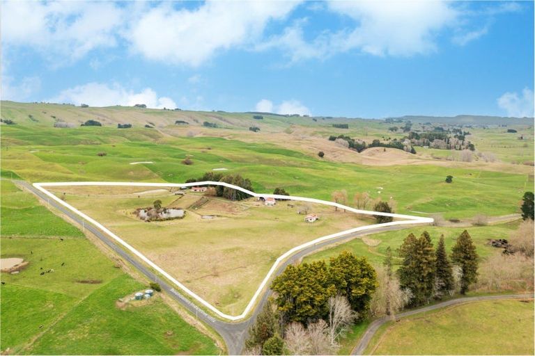 Photo of property in 831 Te Onepu Road, Te Onepu, Hastings, 4174