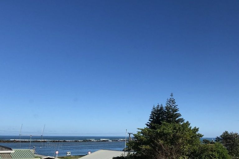 Photo of property in 1 Ashton Terrace, Castlecliff, Whanganui, 4501