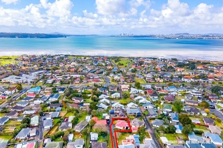 Photo of property in 13 Roby Street, Te Atatu Peninsula, Auckland, 0610