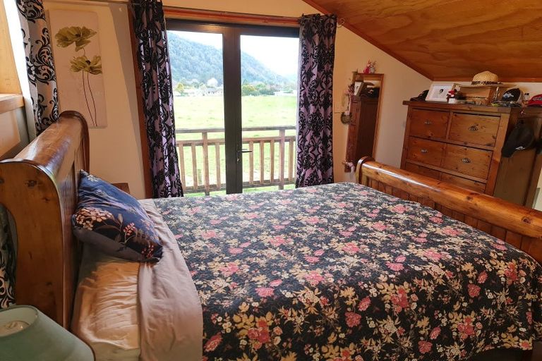 Photo of property in 72 Hotham Street, Murchison, 7007