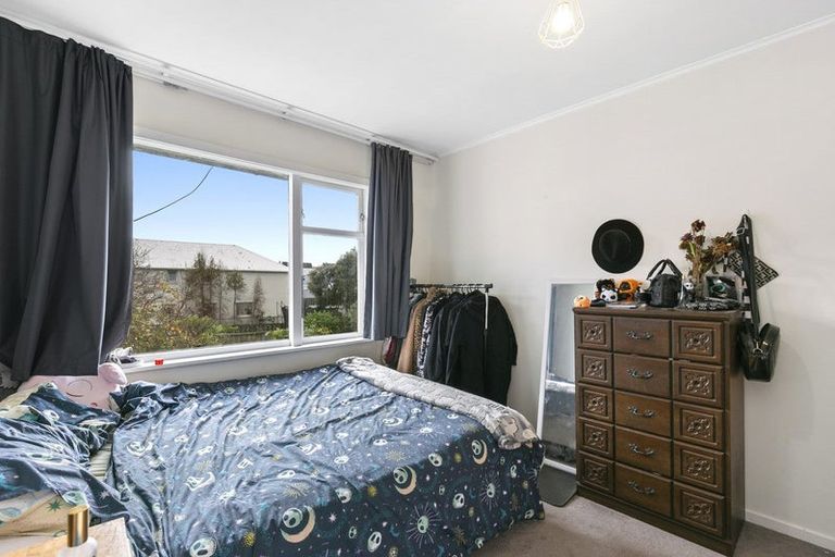 Photo of property in 2/139 Queens Drive, Lyall Bay, Wellington, 6022