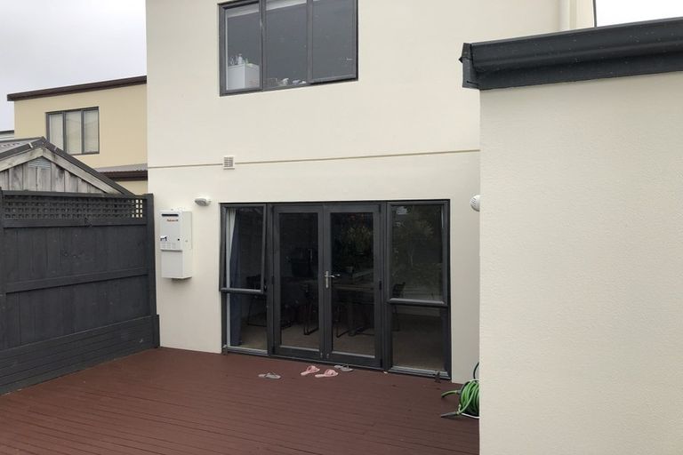 Photo of property in 54 Provence Esplanade, Te Atatu Peninsula, Auckland, 0610