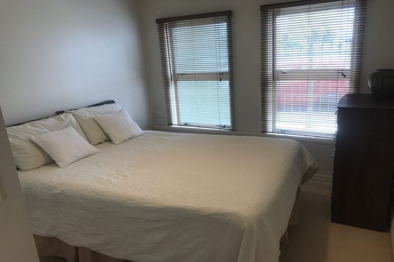 Photo of property in 1 Queen Street, New Plymouth, 4310