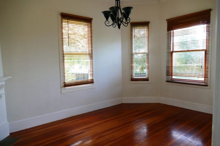 Photo of property in 44 Lynwood Road, New Lynn, Auckland, 0600