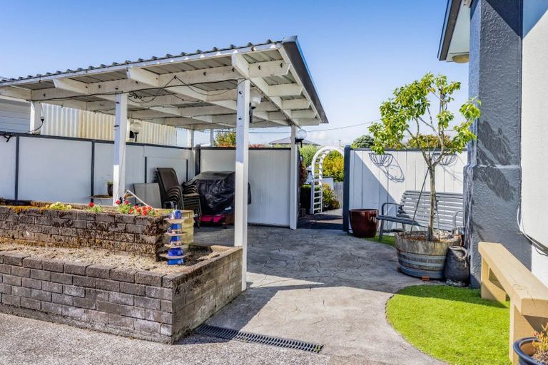 Photo of property in 8 Mahoe Street, Strandon, New Plymouth, 4312