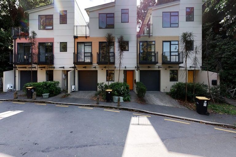 Photo of property in 15 San Sebastian Road, Kelburn, Wellington, 6012