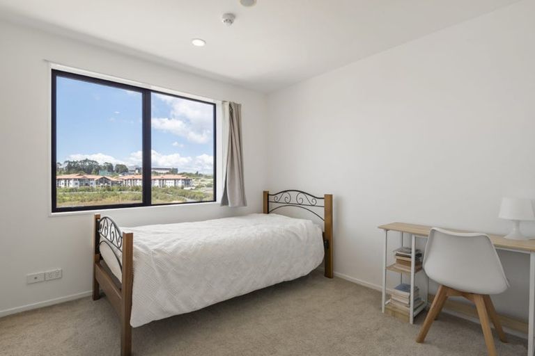 Photo of property in Apollo Apartments, 201/46 Rosedale Road, Rosedale, Auckland, 0632