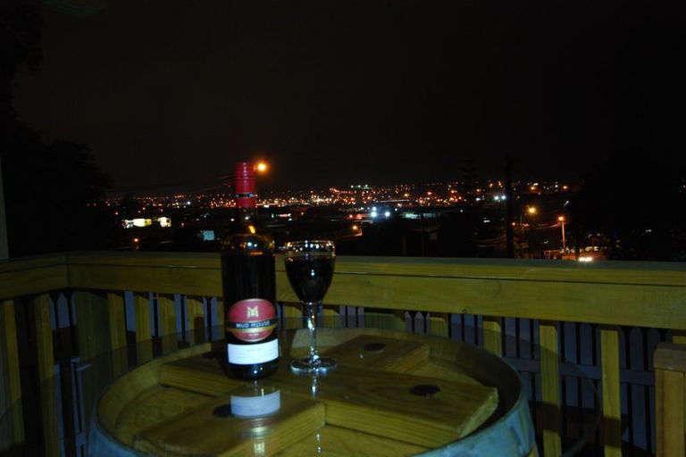 Photo of property in 1/10 Anne Road, Hillcrest, Auckland, 0627