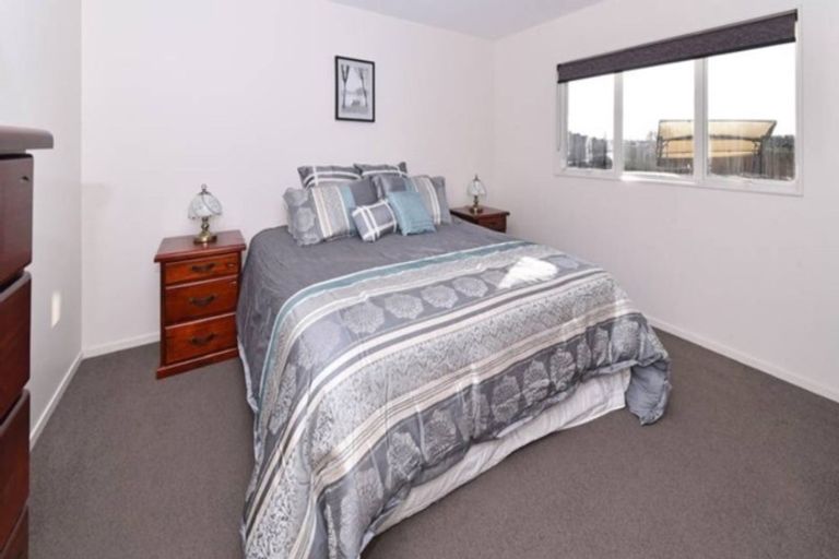 Photo of property in 108 Popokatea Drive, Takanini, 2112