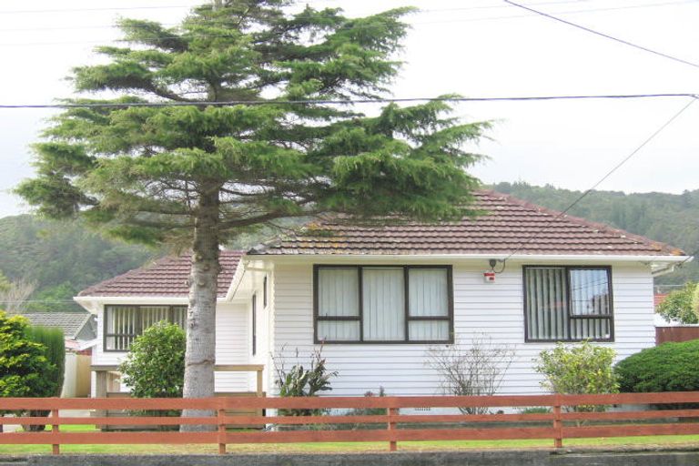Photo of property in 9 Walker Grove, Stokes Valley, Lower Hutt, 5019