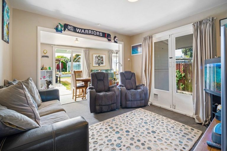 Photo of property in 192 Pacific Road, North New Brighton, Christchurch, 8083