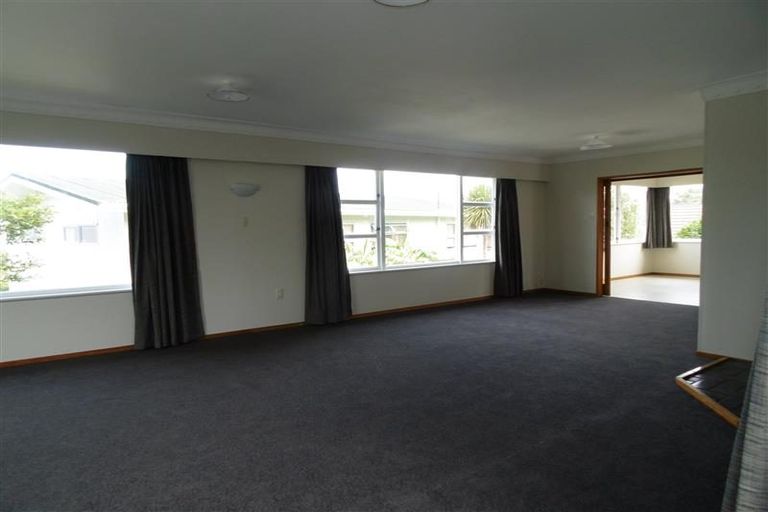 Photo of property in 9 Valkyria Place, Beach Haven, Auckland, 0626