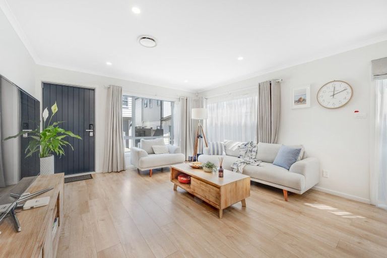 Photo of property in 4 Waihanga Way, Bucklands Beach, Auckland, 2014