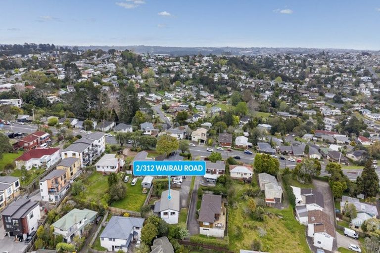 Photo of property in 2/312 Wairau Road, Glenfield, Auckland, 0629