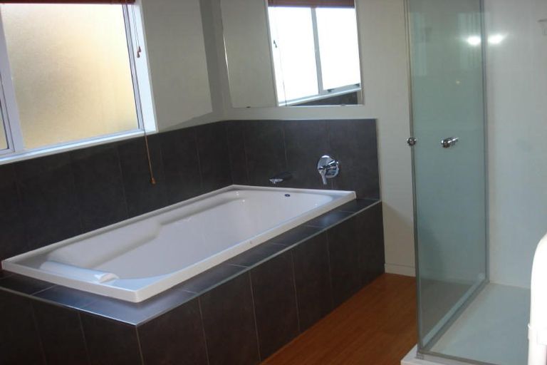 Photo of property in 4 Rimu Rise, Albany, Auckland, 0632