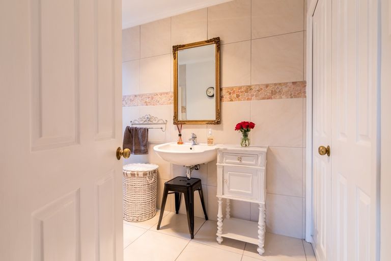 Photo of property in 48 Eastglen Road, Glen Eden, Auckland, 0602