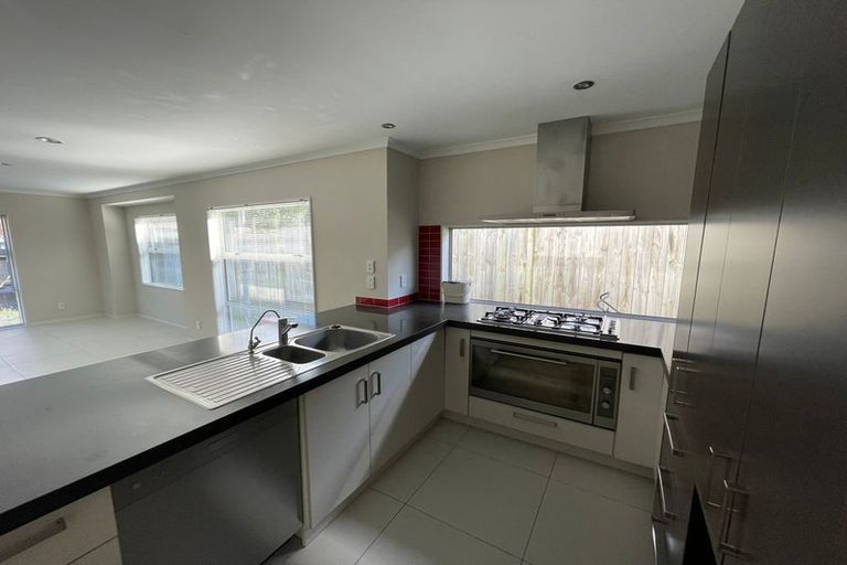 Photo of property in 3 Lorenzo Way, Flat Bush, Auckland, 2016
