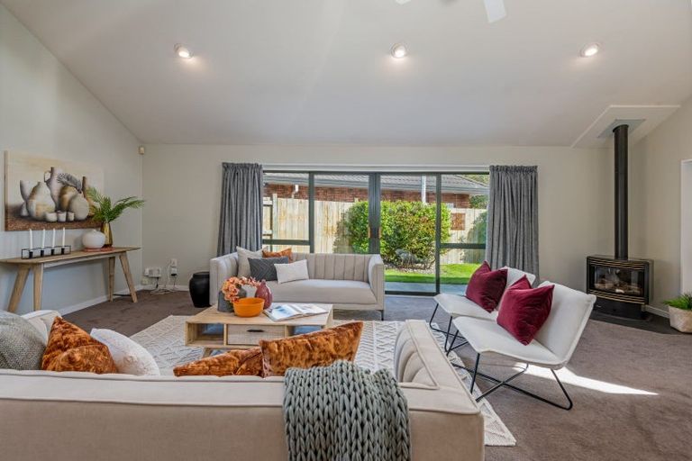 Photo of property in 15 Strachan Way, Highbury, Palmerston North, 4412