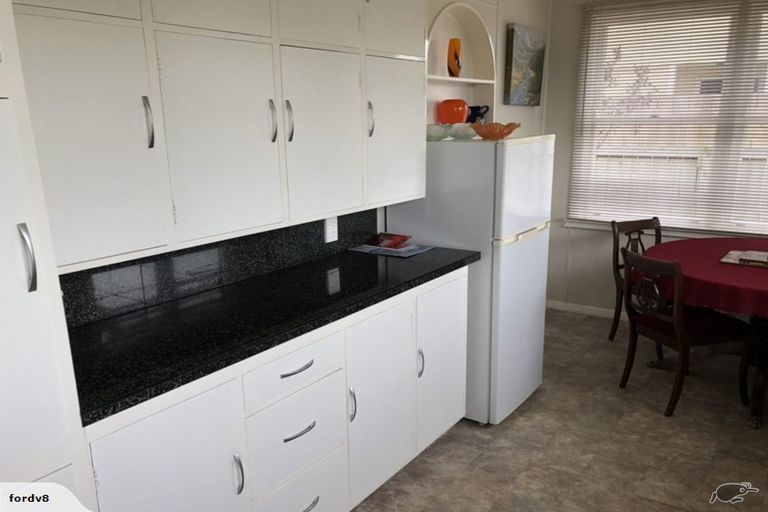 Photo of property in 39 Exeter Crescent, Takaro, Palmerston North, 4412