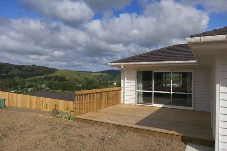 Photo of property in 28 Te Kauri Place, Helensville, 0800