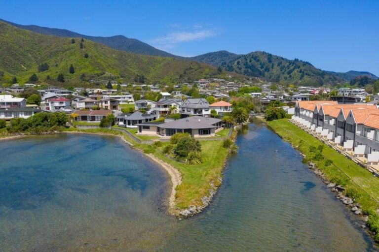Photo of property in 291a Waikawa Road, Waikawa, Picton, 7220